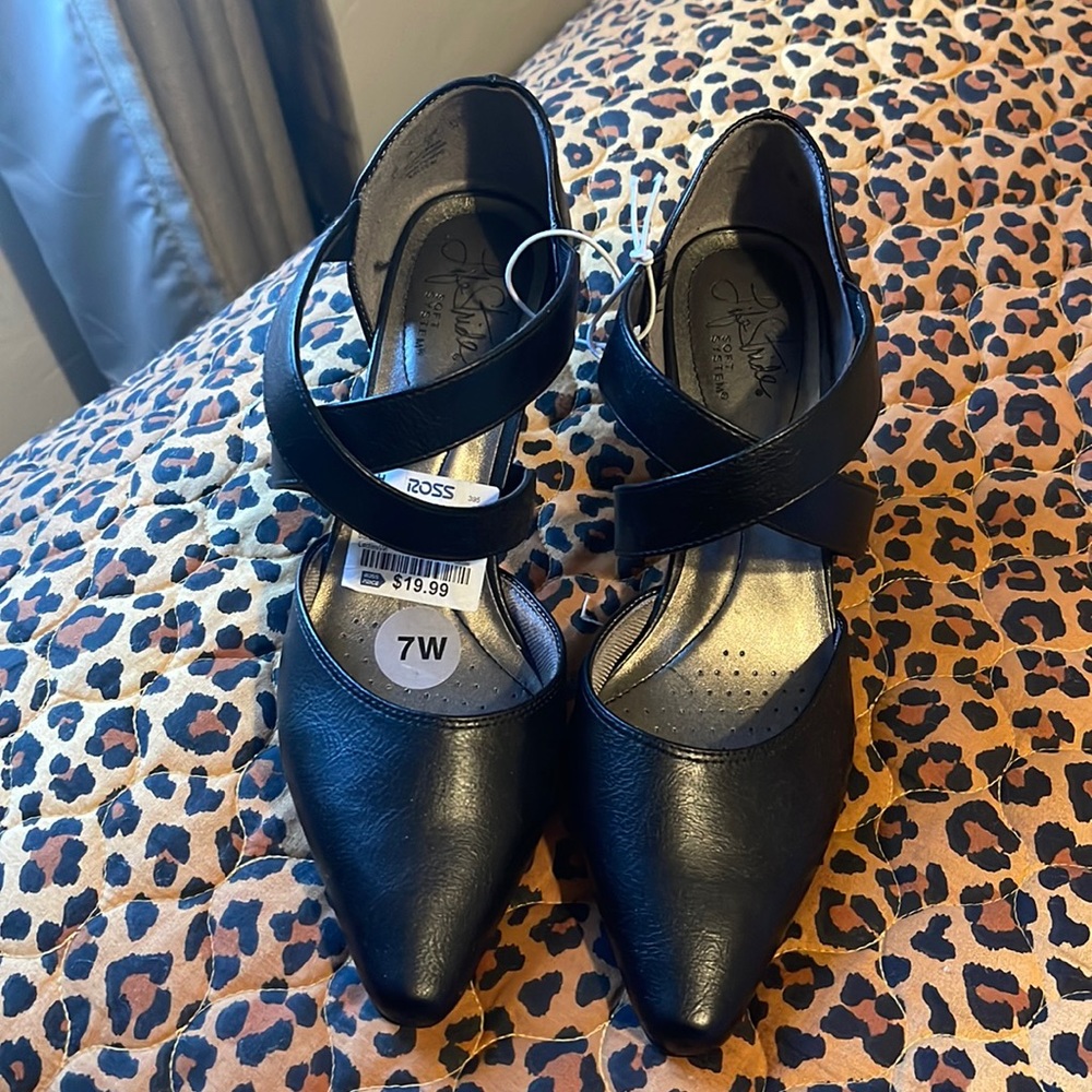 Heels with cross cross front strap